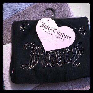 Juicy Couture Set (scarf & hat)